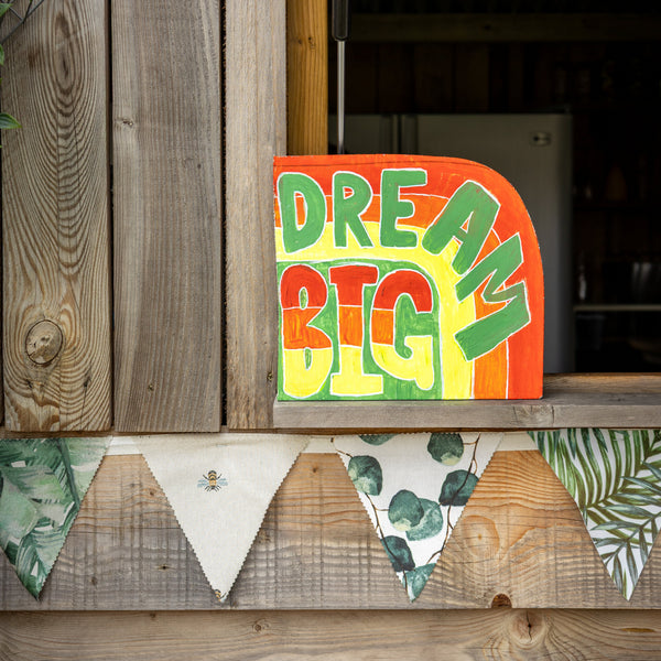 Motivational workshop with sign painting